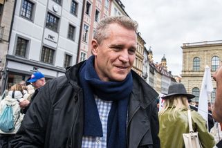 Podvody i ruské vazby. Europoslanec Bystroň má jed...